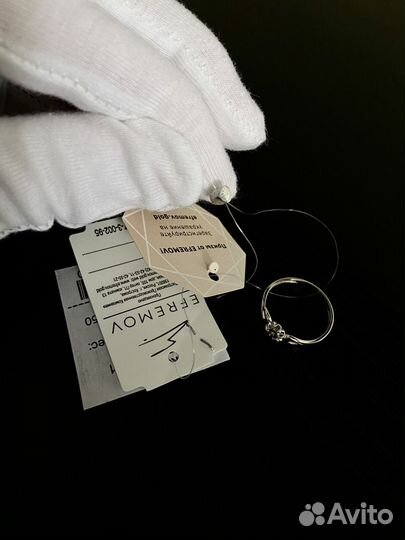 Серебряное кольцо с бриллиантом 16,5р