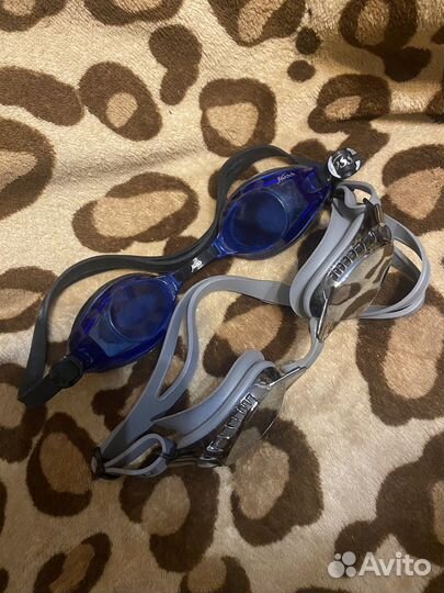 Очки и шапочка для плавания