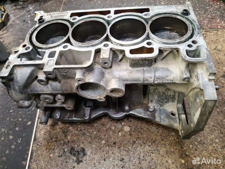 Блок цилиндров. Nissan Note E11 HR15DE