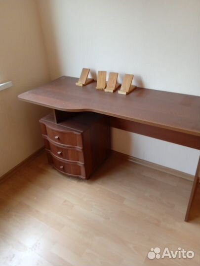 Письменный стол для школьника бу