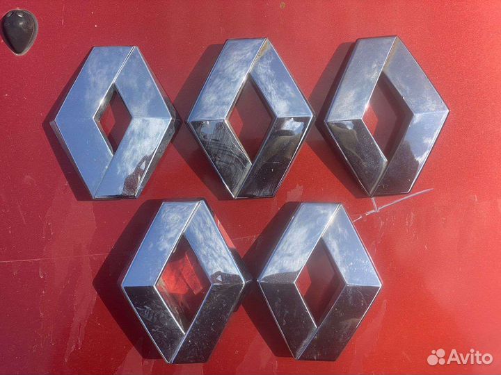 Эмблема Renault