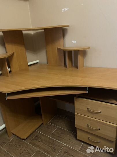 Компьютерный стол