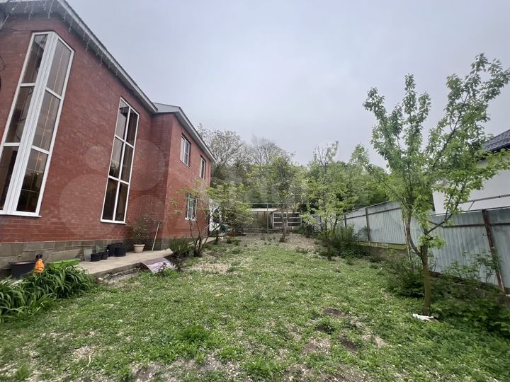 Дом 186,9 м² на участке 8,3 сот.