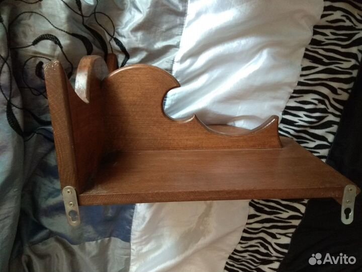 Полка настенная угловая резная деревянная