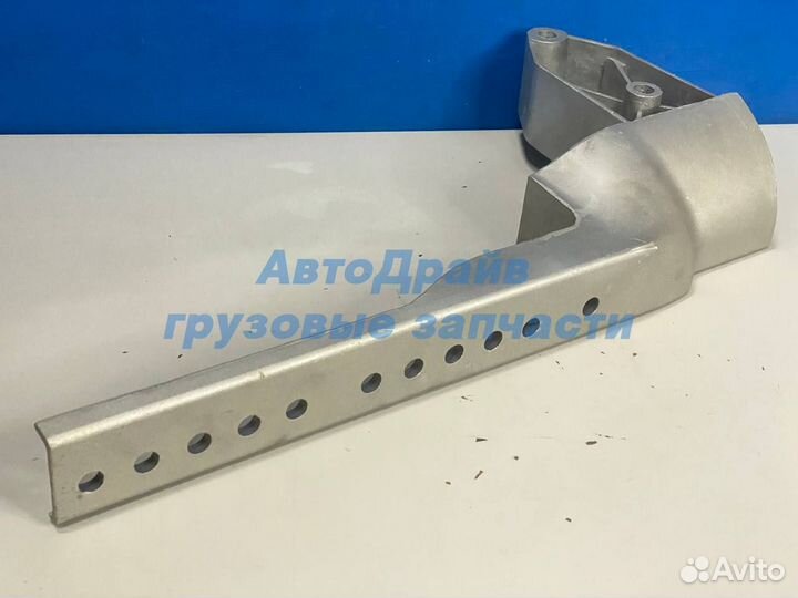 Кронштейн крепления порога Мерседес Актрос мп2 мп3 правый