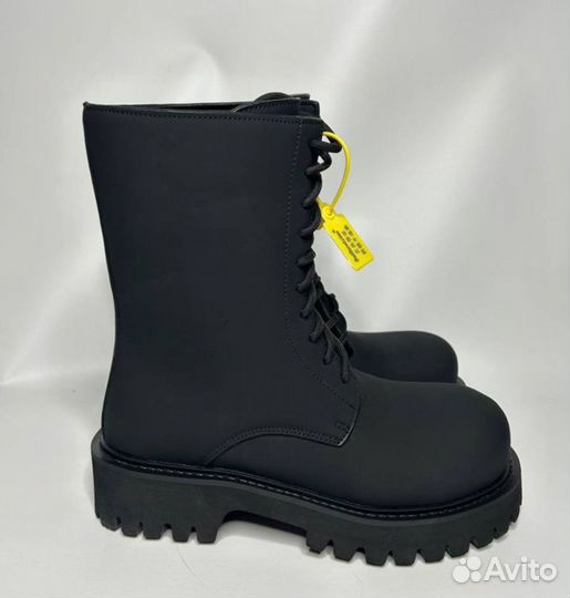 Balenciaga steroid boots на руках