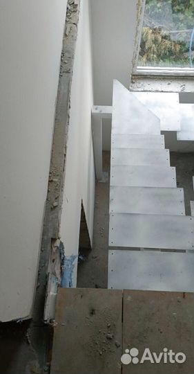 Металлокаркас для надежной лестницы