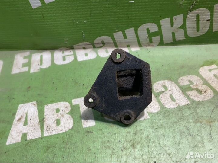 Кронштейн генератора Geely Mk Cross