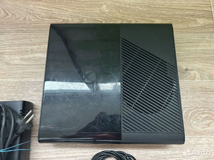 Xbox 360 Е 500 Гб с играми