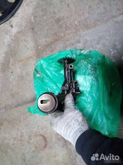 Насос масляный Nissan Almera G15