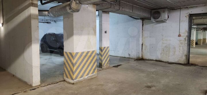 Машиноместо, > 30 м²