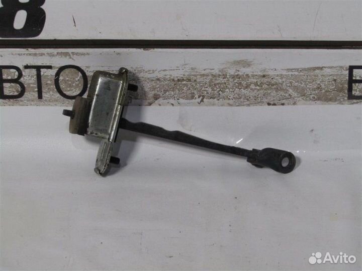 Ограничитель двери передней правой Hyundai Ix35 LM