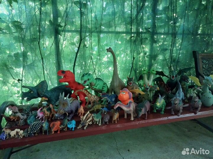 Динозавры игрушки