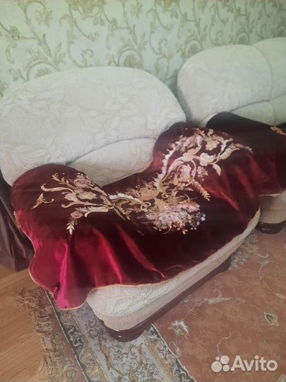 Диван и два кресла