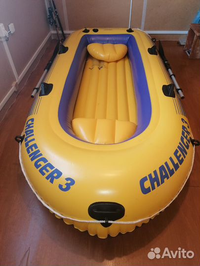 Надувную лодку Intex Challenger 3