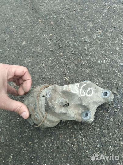 Подушка двигателя Volvo S60 I V50 2.4-2.5 (00-09г)
