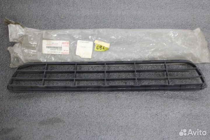 Решетка радиатора нижняя правая Toyota avalon