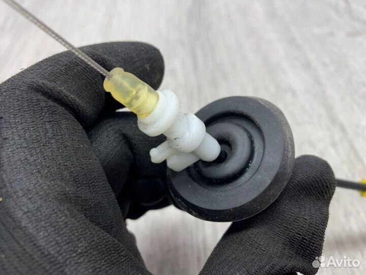 Трос открывания двери задний Audi A6 C6 caha 2.0