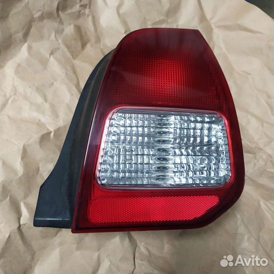 Mitsubishi colt 01 г задний правый фонарь