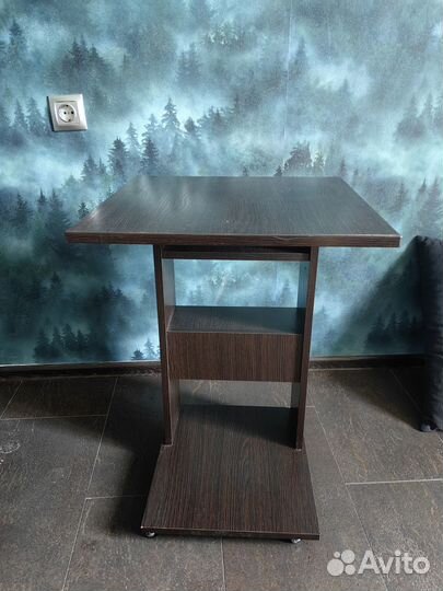 Приставной столик к дивану