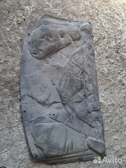 Шумка капота на Cadillac bls