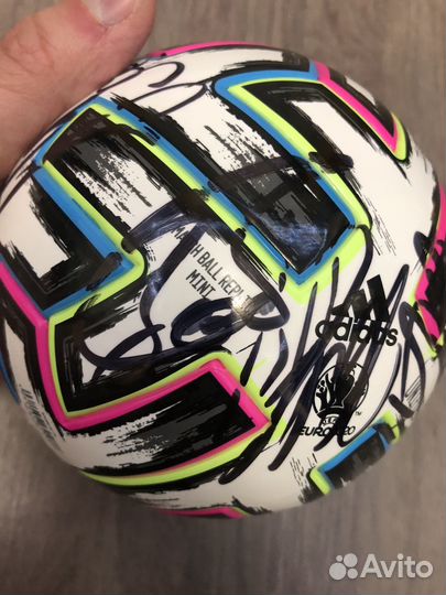 Мяч Euro 2020 с автографами игроков сборной России