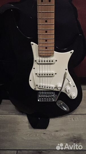 Электрогитара (+ чехол) и Behringer V-tone GM108