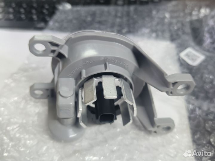 Фара противотуманная Тойота Хайлюкс правая