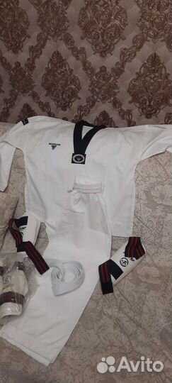 Костюм для тхэквандо