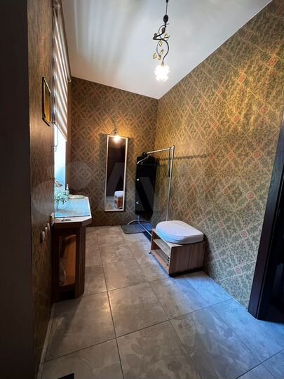 4-к. квартира, 174 м², 2/2 эт.