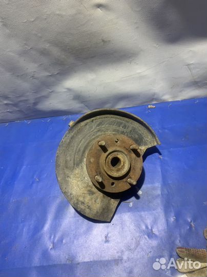 Поворотный кулак правый mitsubishi galant e32a