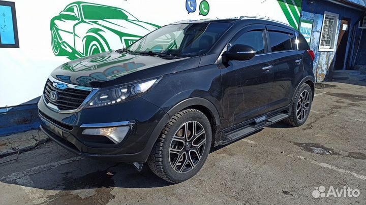 Фонарь задний в бампер правый Kia Sportage 924063U300