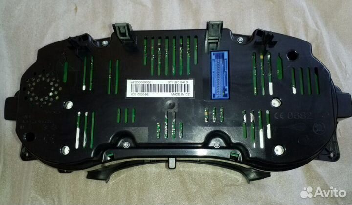 Щиток приборов левый Skoda Superb