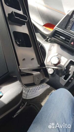 Бардачок между сидений Toyota Sienta