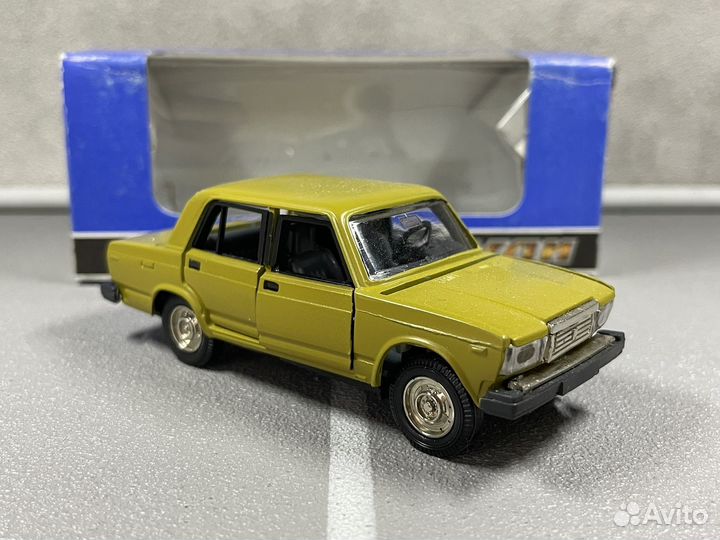 Модель Ваз-2107 Жигули СССР 1:43