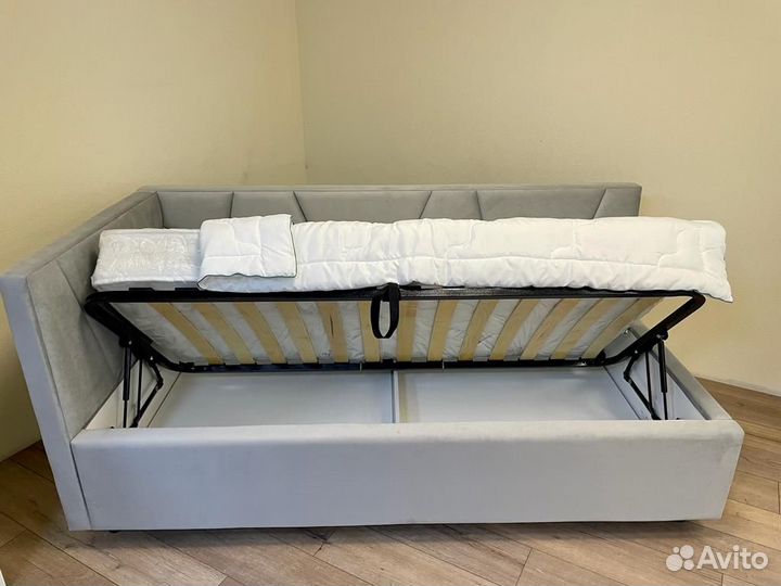 Кровать угловая