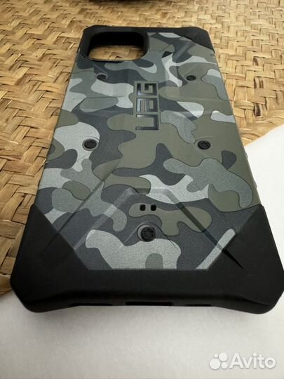 Чехол на iPhone 12 UAG