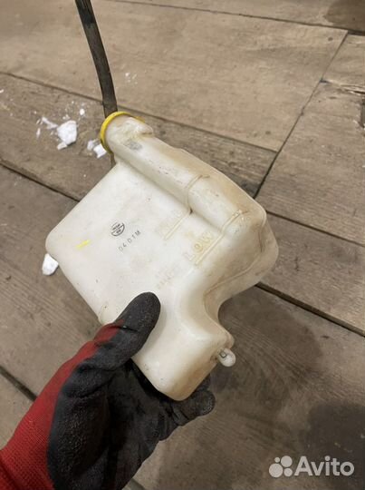 Бачок оригинальный Ford Ranger 2 / Mazda BT