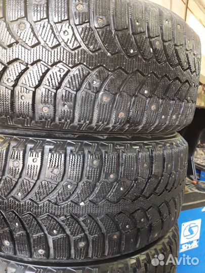 Bridgestone Blizzak Spike-01 215/55 R16