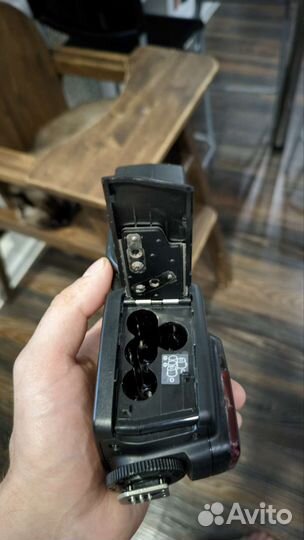 YN568EX II