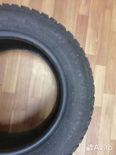 Goodyear UltraGrip Extreme 215/65 R16 98T