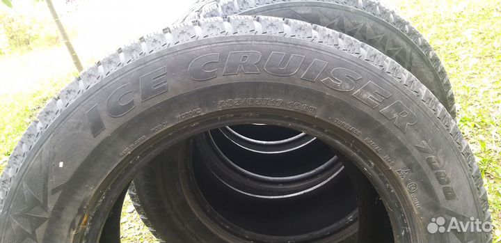 Bridgestone Ice Cruiser 7000 235/65 R17