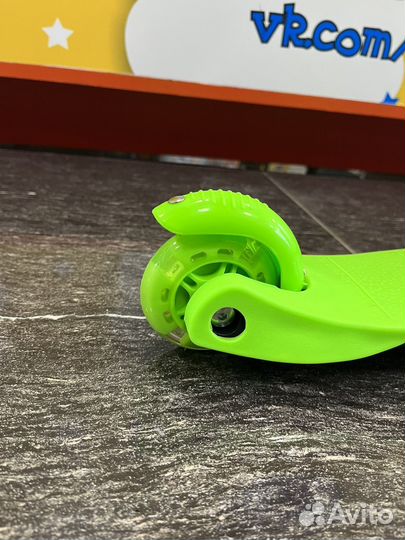 Самокат детский трехколесный со светящимися колеса