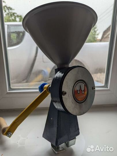 Зернодробилка ручная Novital Molino a mano sprint