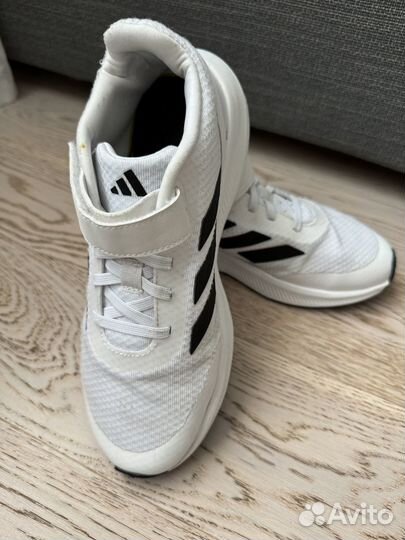 Кроссовки adidas 38