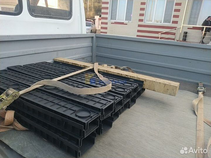 Желоб водосточный