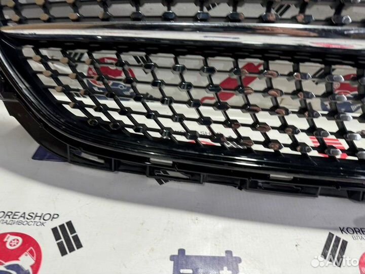 Решетка радиатора передняя Mercedes-Benz E-Class