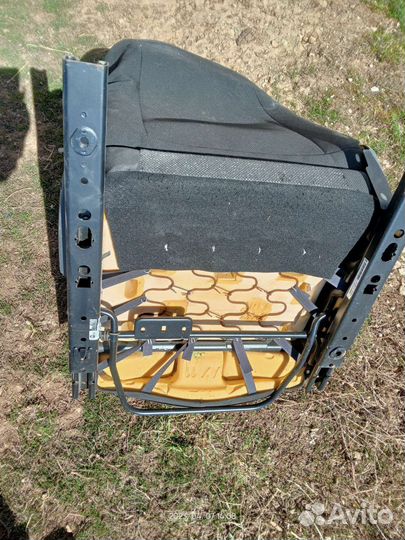 Автомобильное сиденье