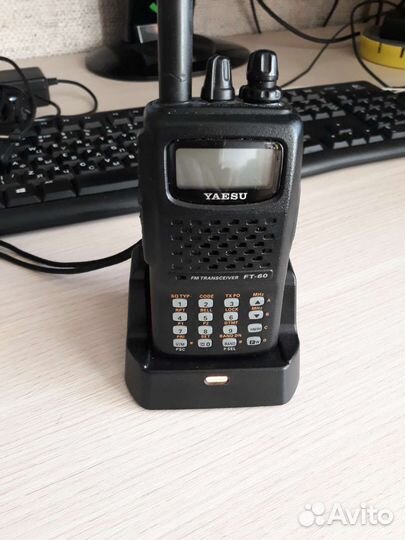 Рация yaesu FT-60R