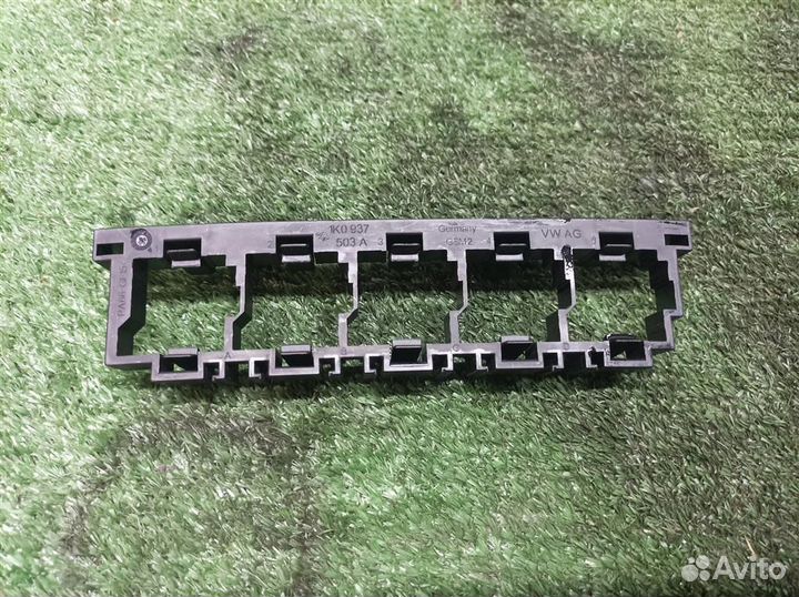 Блок реле VW Tiguan 2007-2011